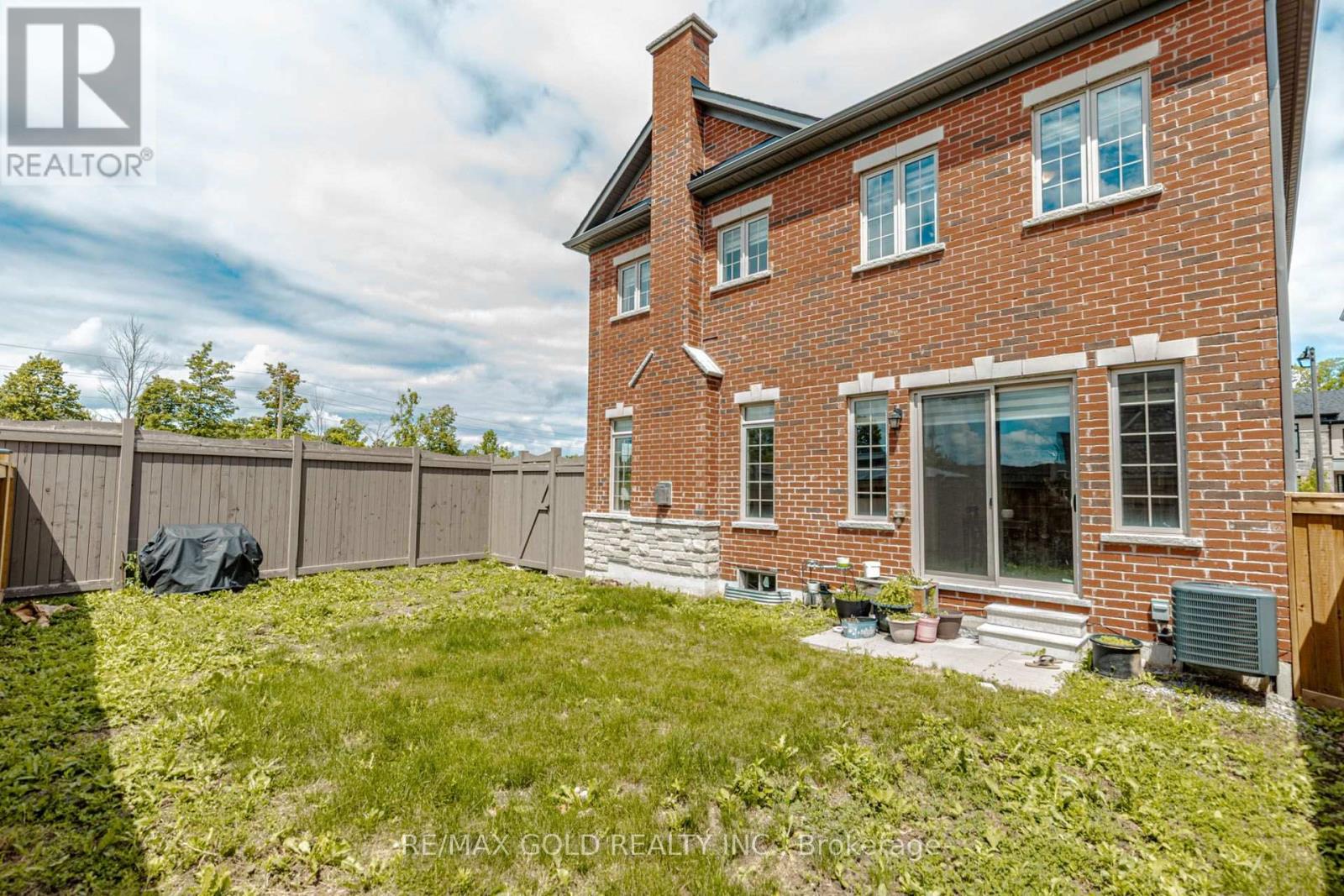 53 BETTY MAY CRESCENT - 48