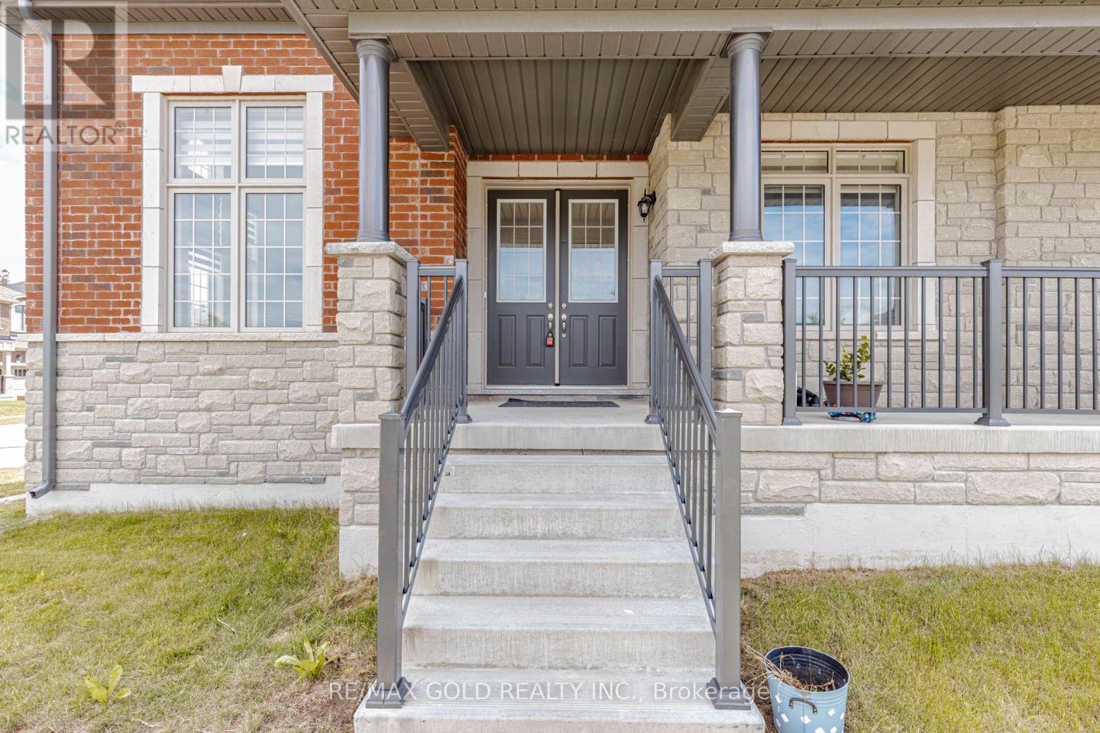 53 BETTY MAY CRESCENT - 5