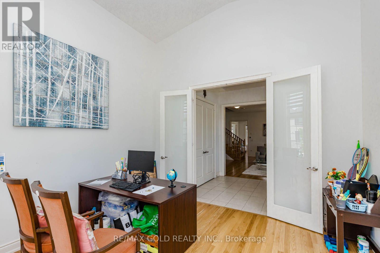 53 BETTY MAY CRESCENT - 8