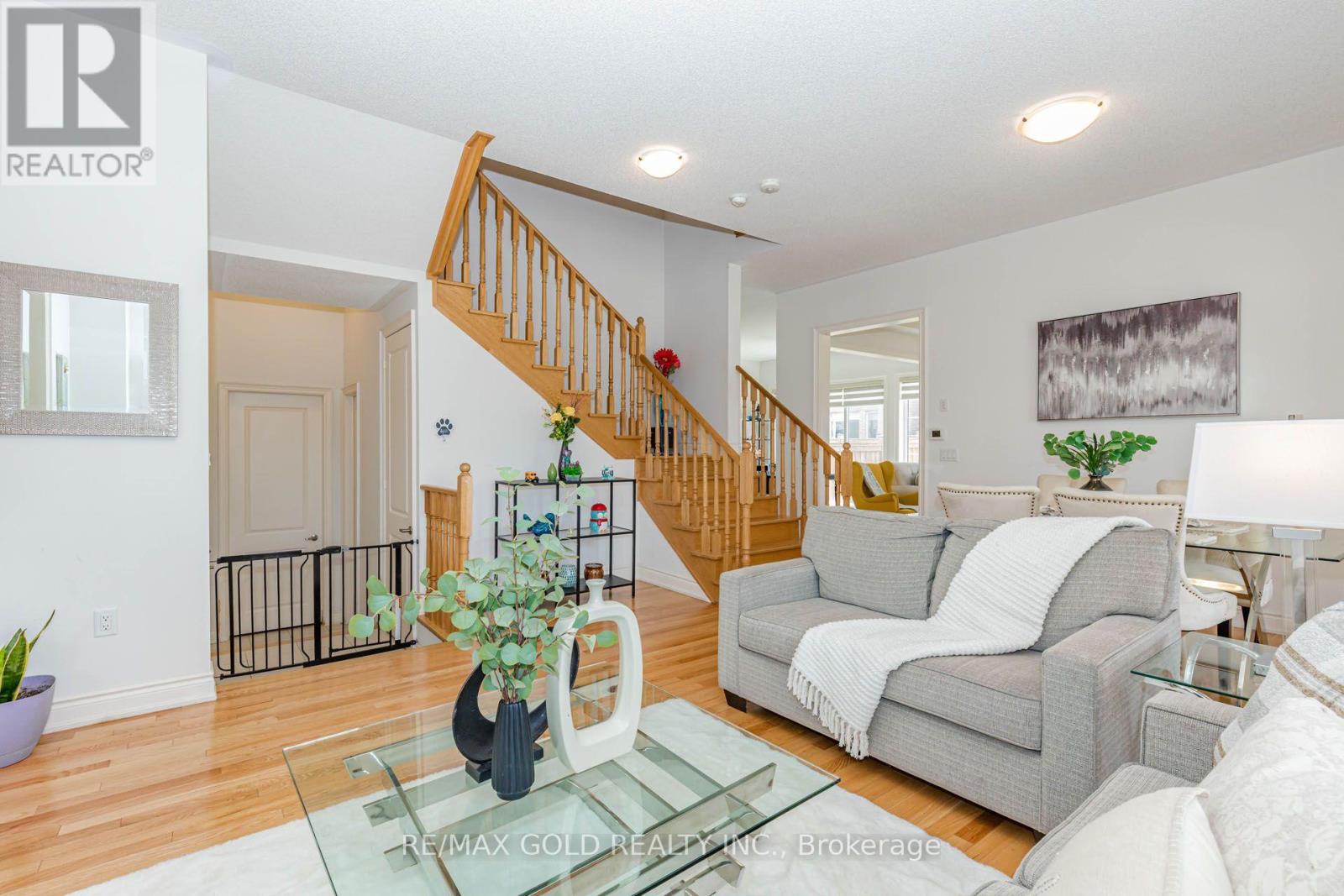 53 BETTY MAY CRESCENT - 9