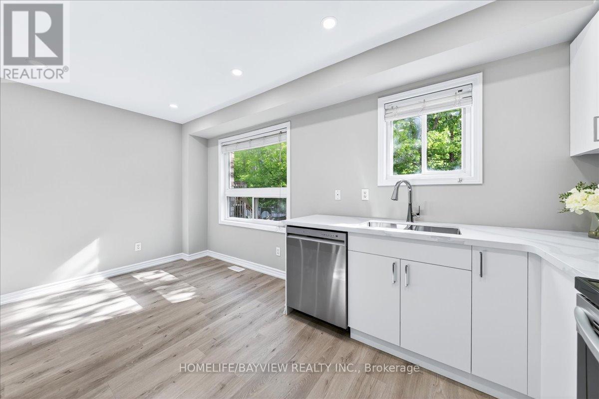 52 HAWTHORNE CRESCENT - 12