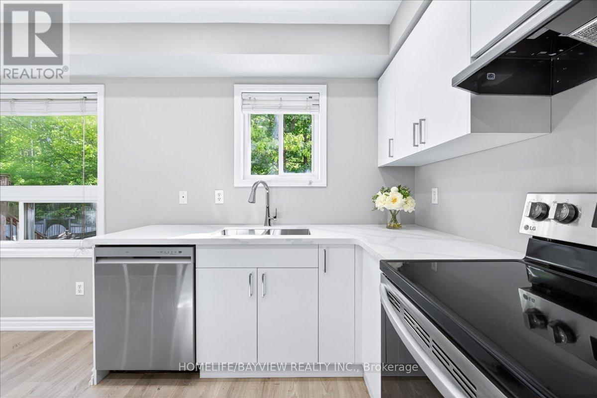 52 HAWTHORNE CRESCENT - 10
