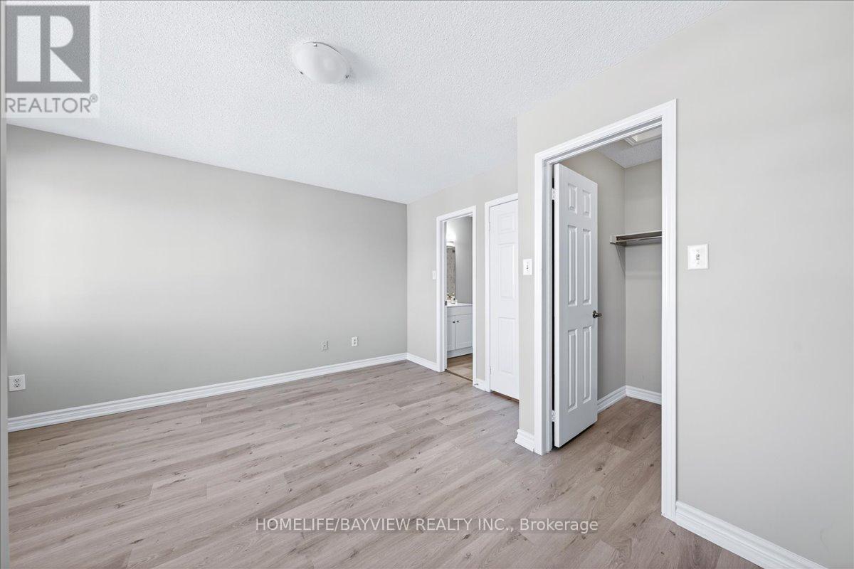 52 HAWTHORNE CRESCENT - 16