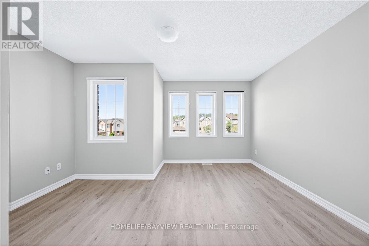 52 HAWTHORNE CRESCENT - 14