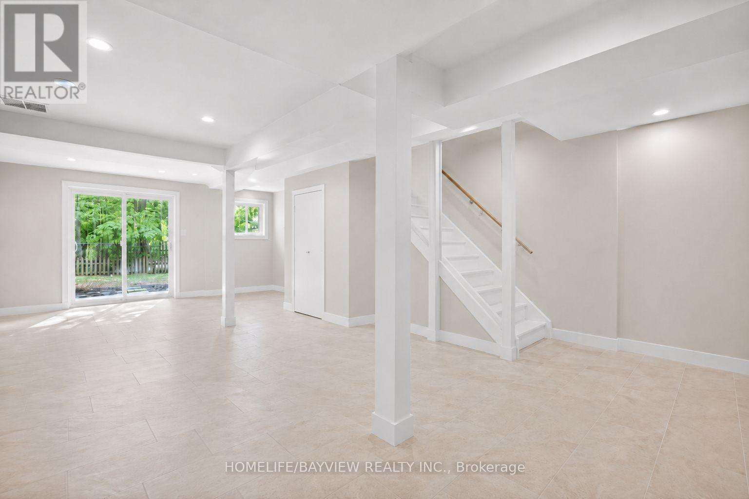 52 HAWTHORNE CRESCENT - 31