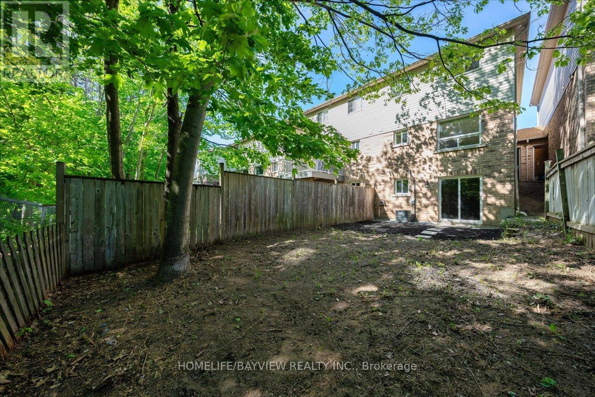 52 HAWTHORNE CRESCENT - 35