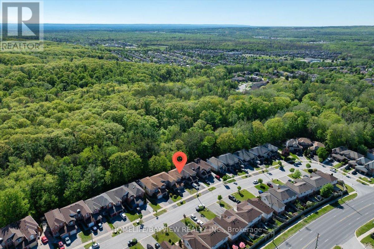52 HAWTHORNE CRESCENT - 38