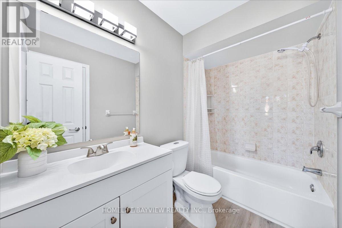 52 HAWTHORNE CRESCENT - 21
