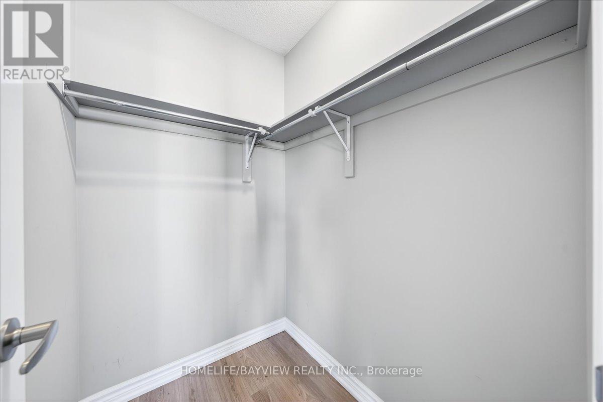52 HAWTHORNE CRESCENT - 19