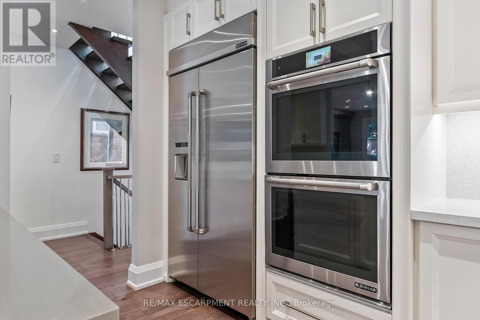 24 CAYUGA AVENUE - 10