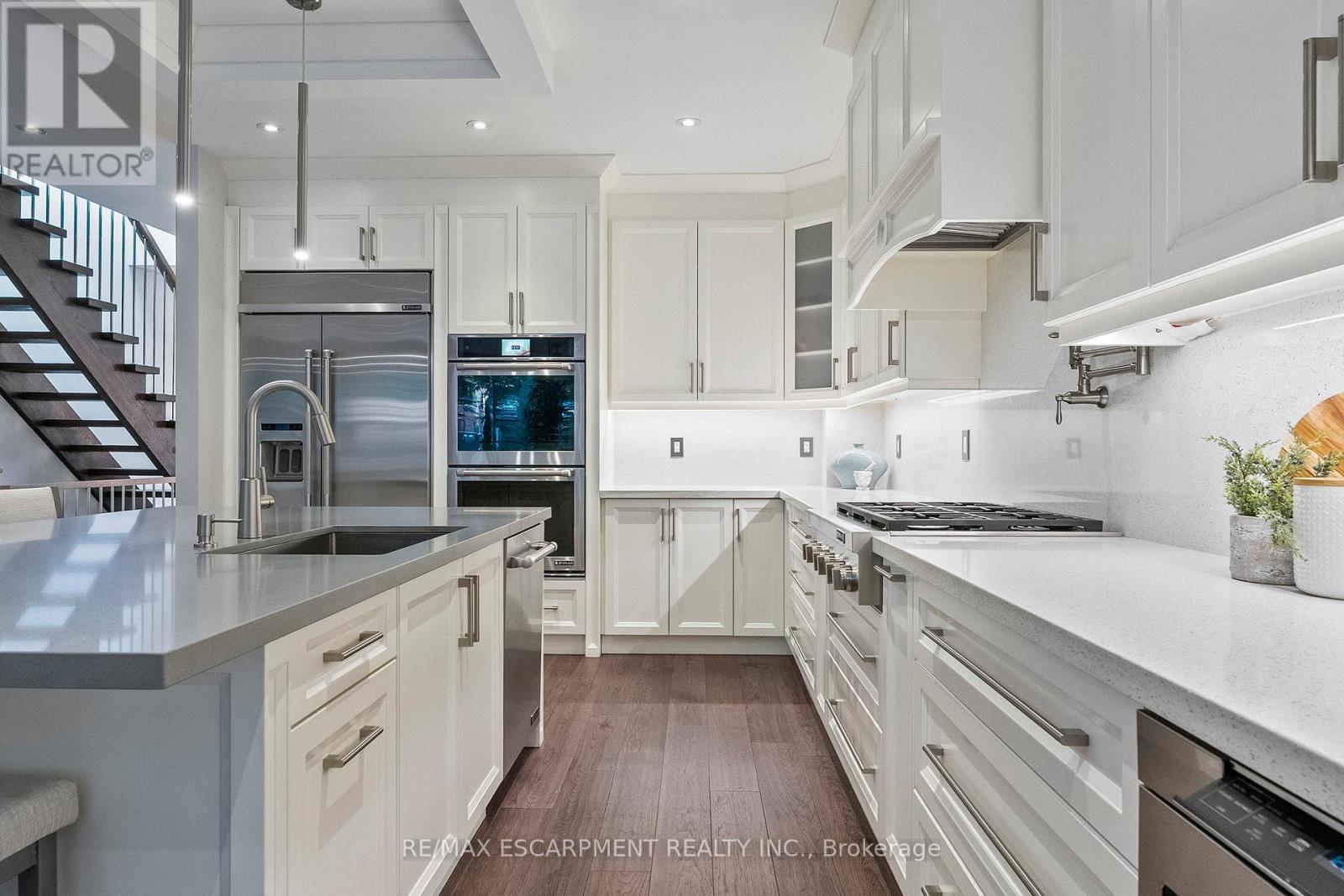 24 CAYUGA AVENUE - 9