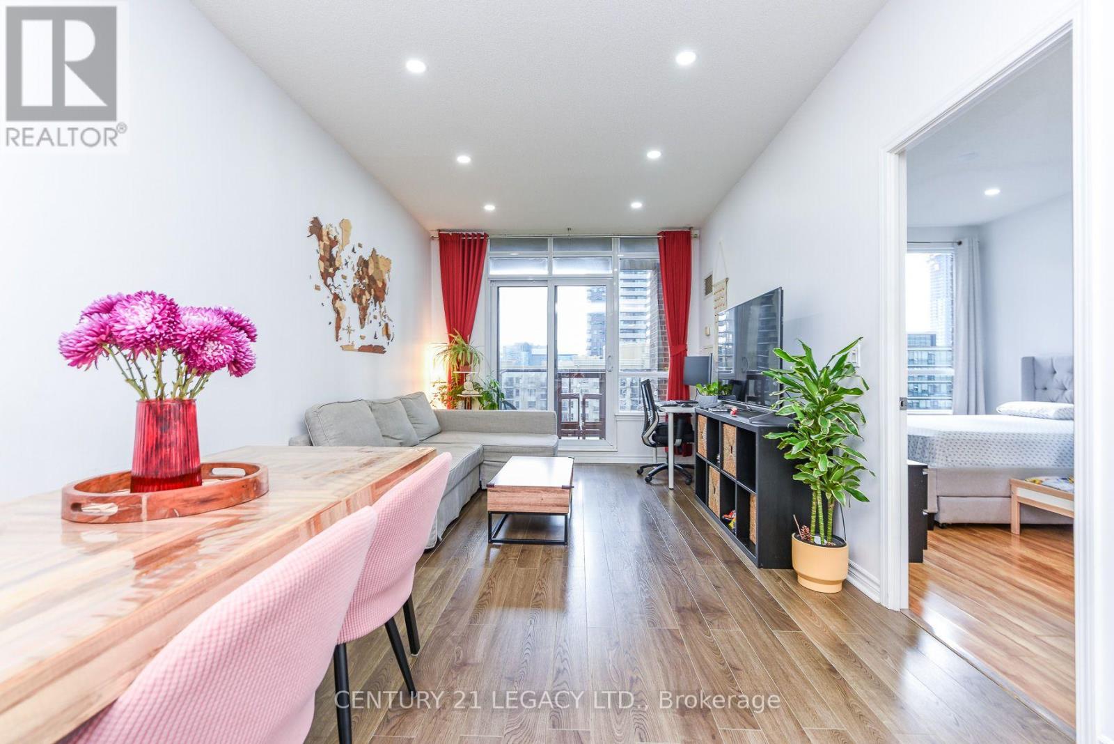 #701 388 PRINCE OF WALES DRIVE - 15