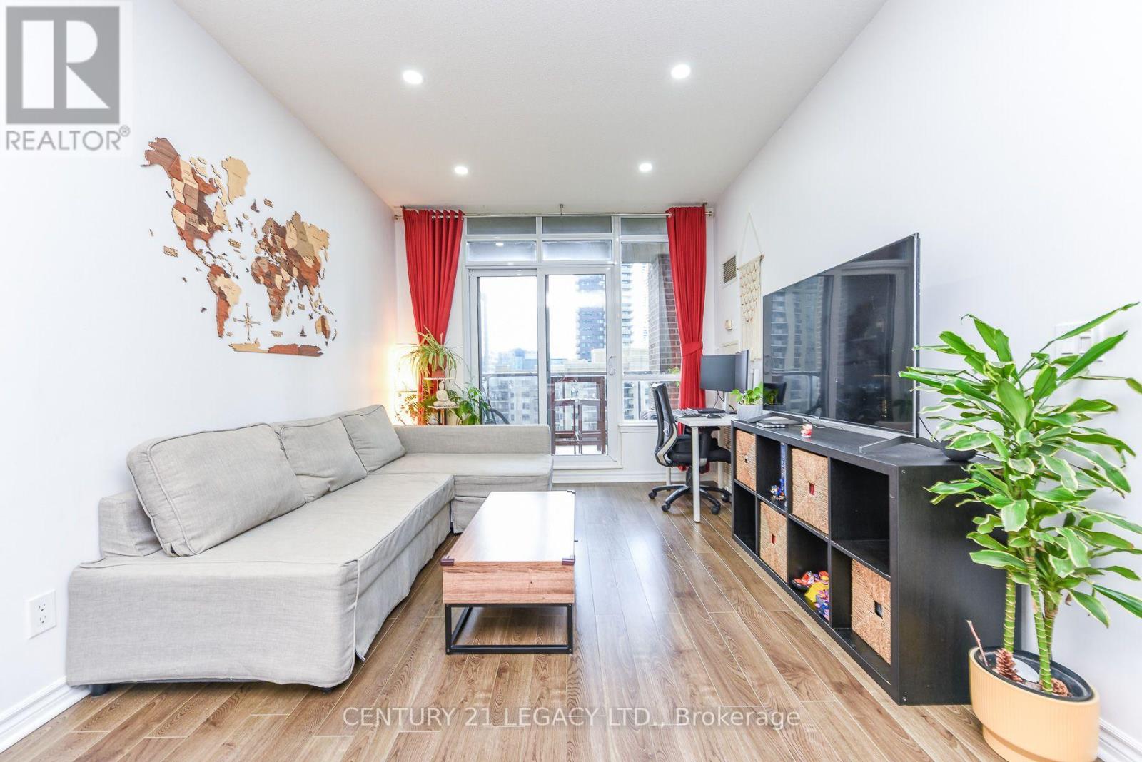 #701 388 PRINCE OF WALES DRIVE - 17