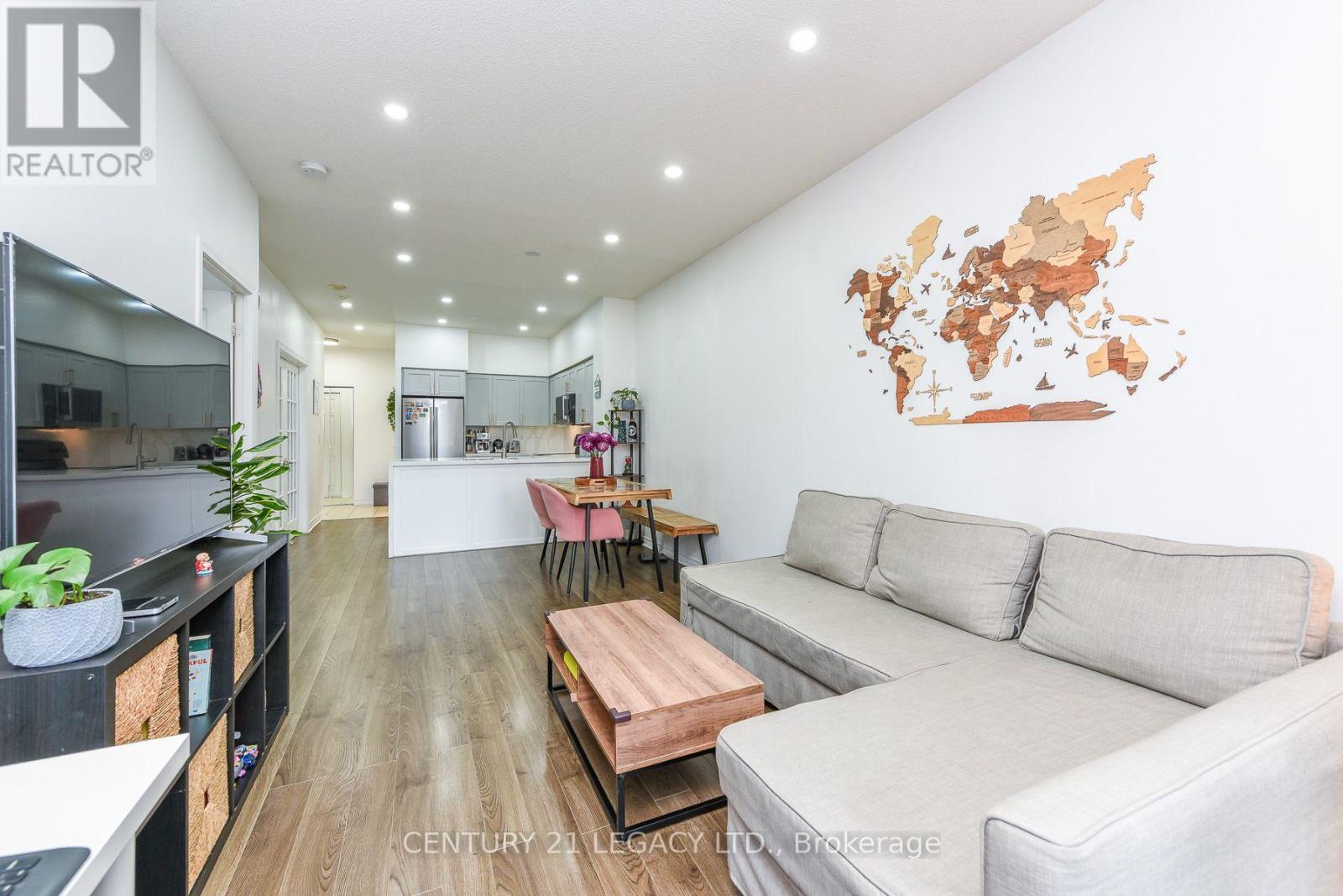 #701 388 PRINCE OF WALES DRIVE - 18