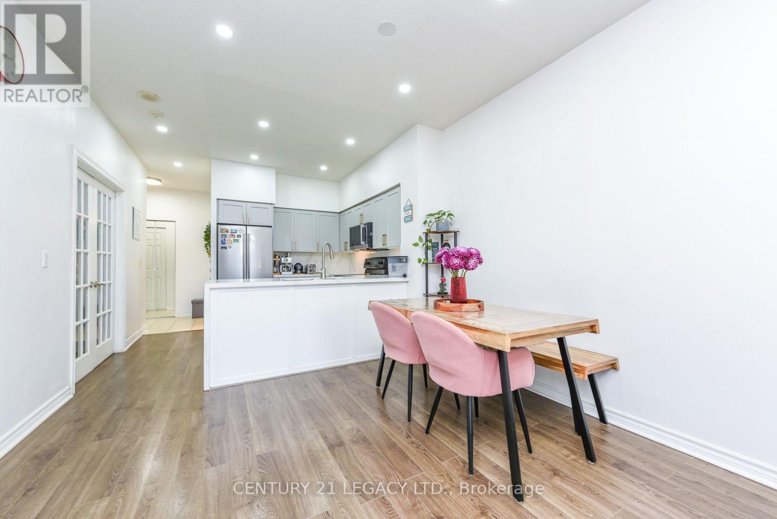 #701 388 PRINCE OF WALES DRIVE - 19