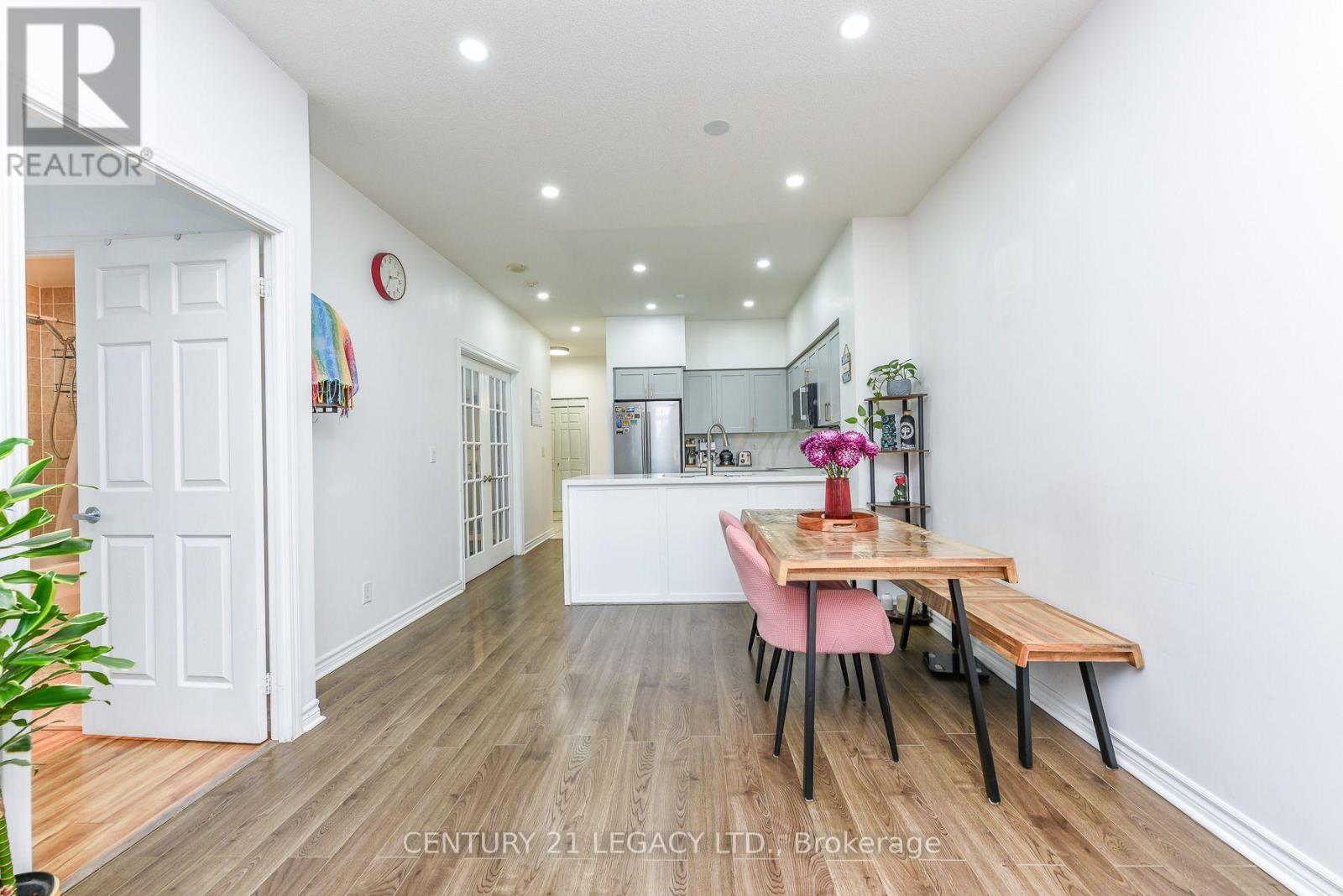 #701 388 PRINCE OF WALES DRIVE - 20