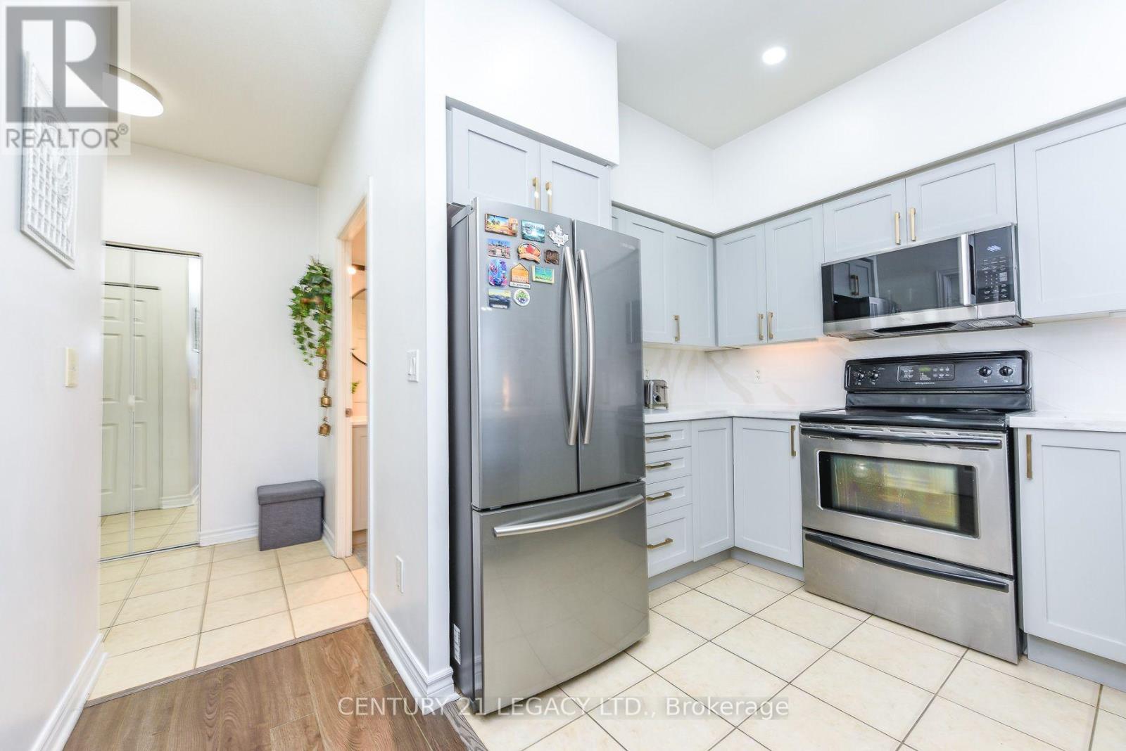 #701 388 PRINCE OF WALES DRIVE - 24