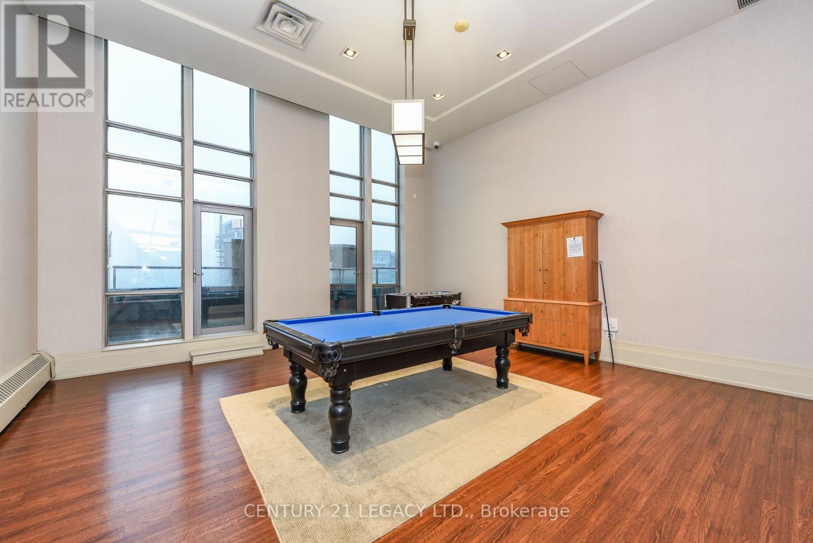 #701 388 PRINCE OF WALES DRIVE - 35
