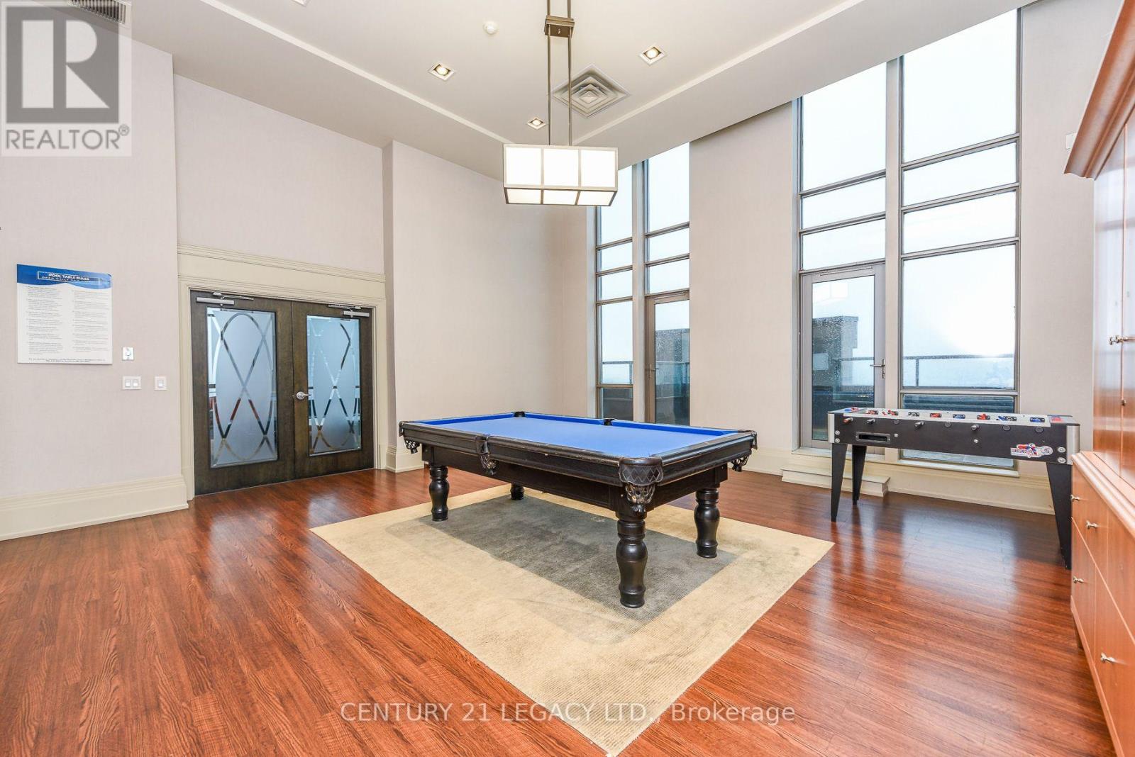 #701 388 PRINCE OF WALES DRIVE - 36