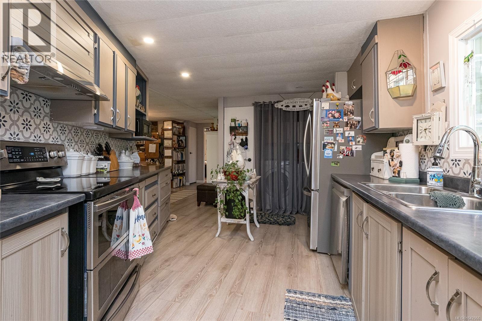 #47 5838 Blythwood Rd - 13