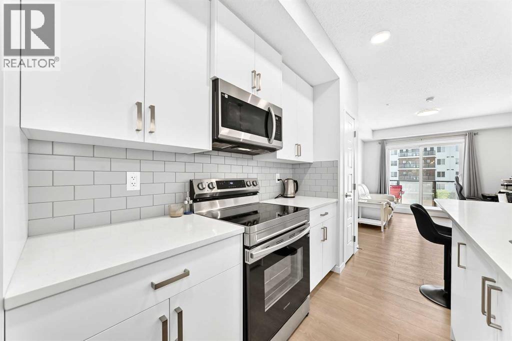 #3211 33 Carringham Gate NW - 9