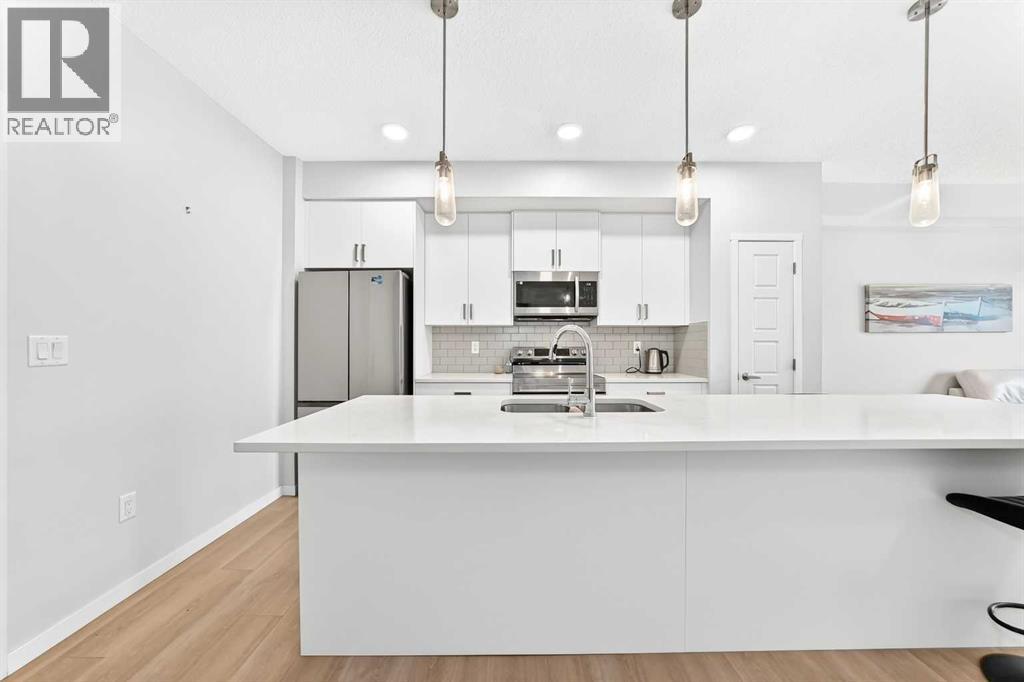 #3211 33 Carringham Gate NW - 16