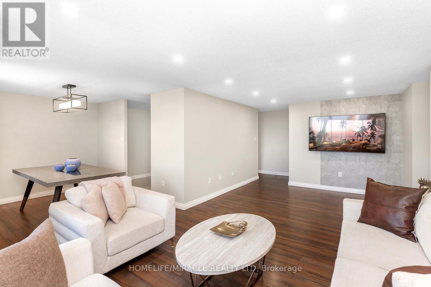 #1705 35 GREEN VALLEY DRIVE - 17