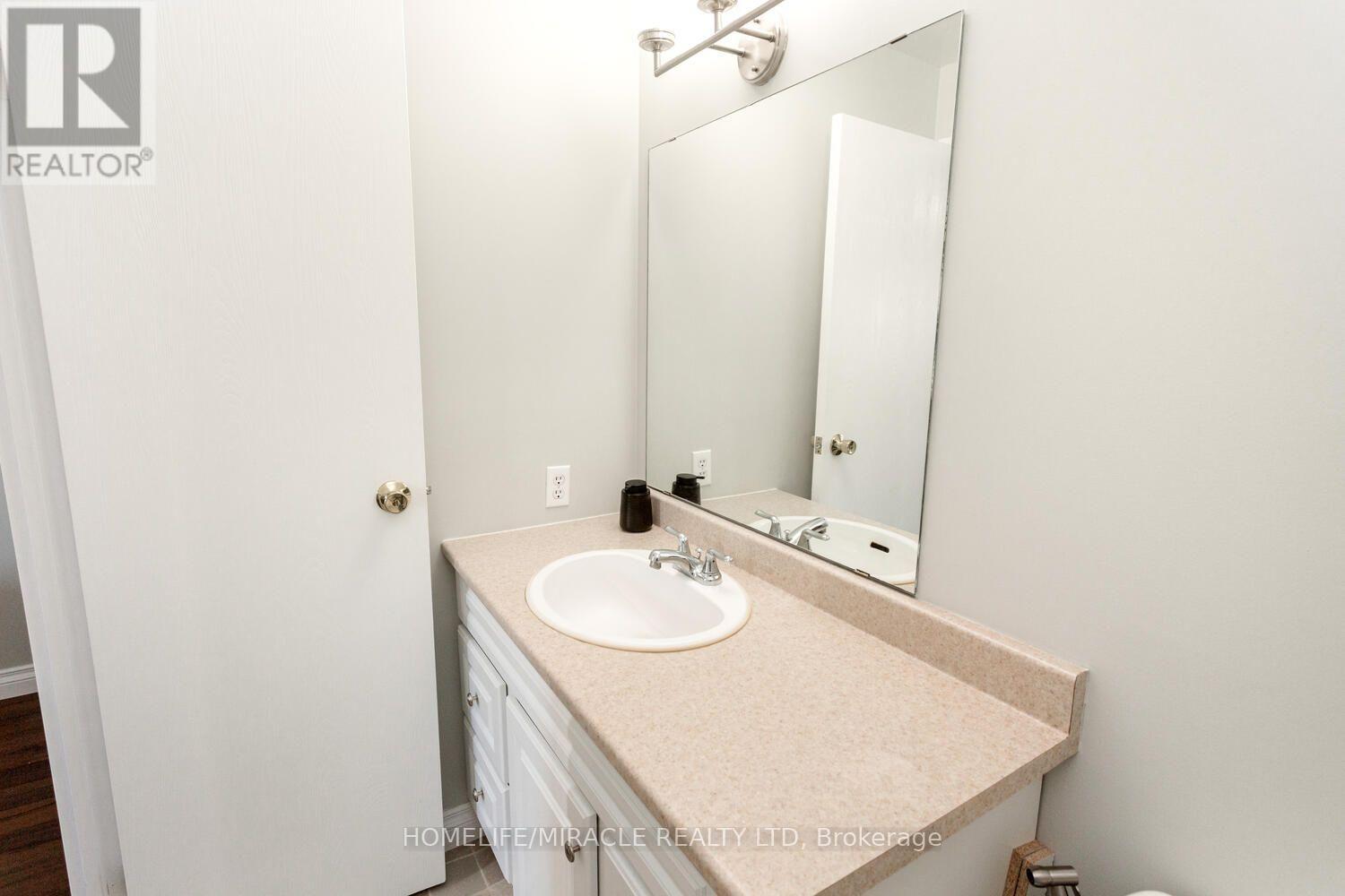 #1705 35 GREEN VALLEY DRIVE - 38