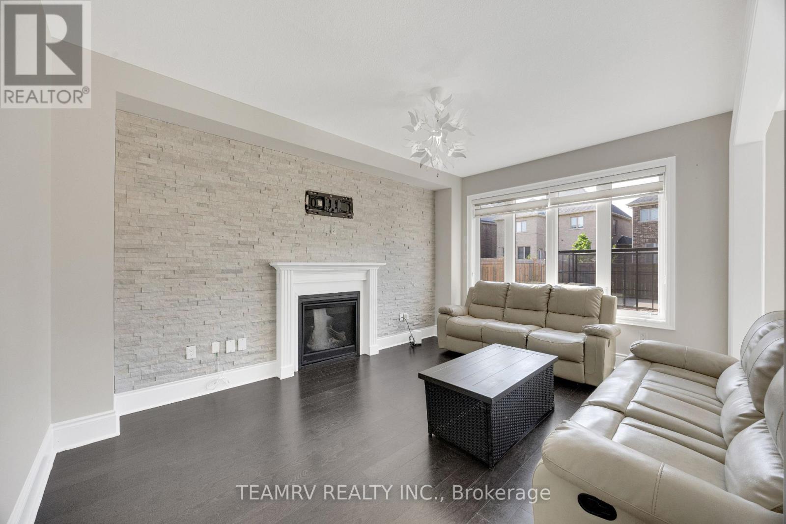 1161 UPPER THAMES DRIVE - 24