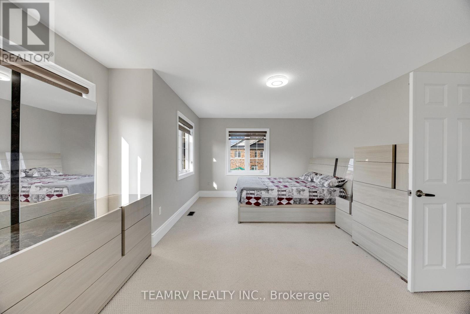 1161 UPPER THAMES DRIVE - 27