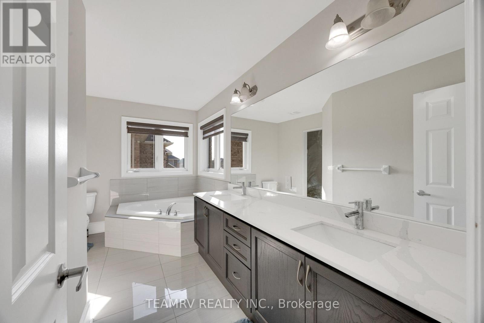 1161 UPPER THAMES DRIVE - 29