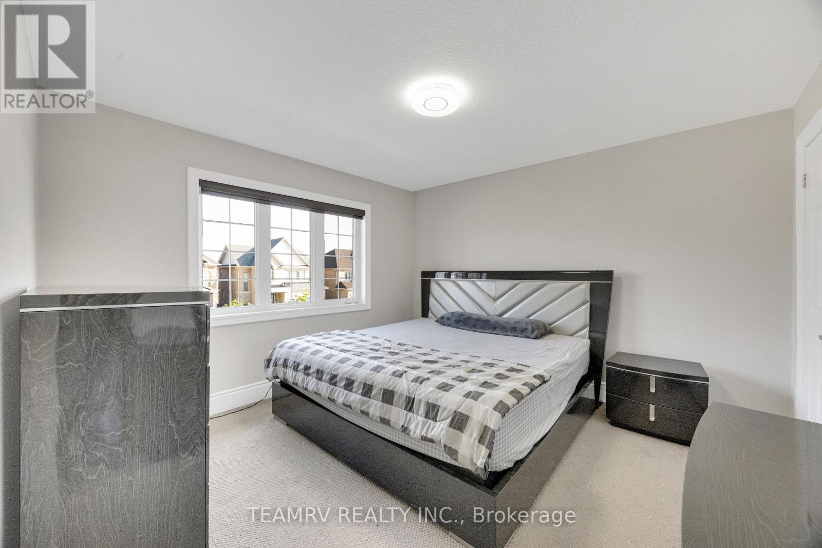 1161 UPPER THAMES DRIVE - 35