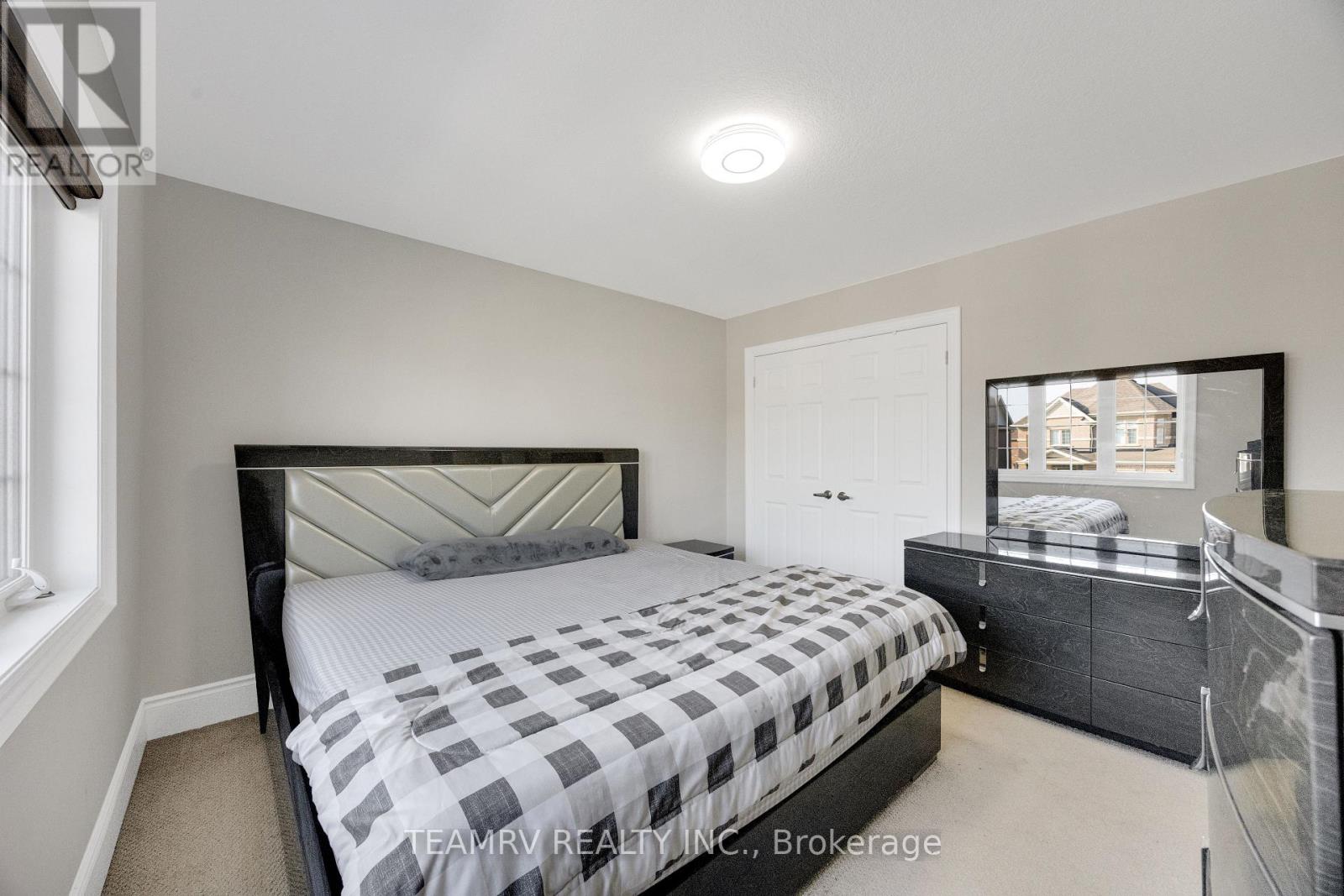1161 UPPER THAMES DRIVE - 36
