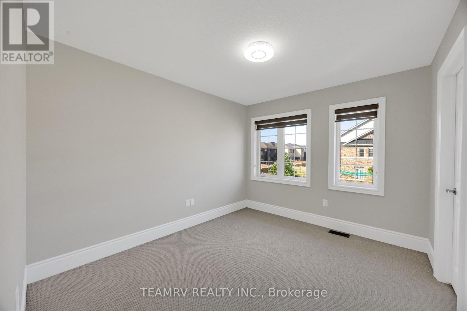 1161 UPPER THAMES DRIVE - 37
