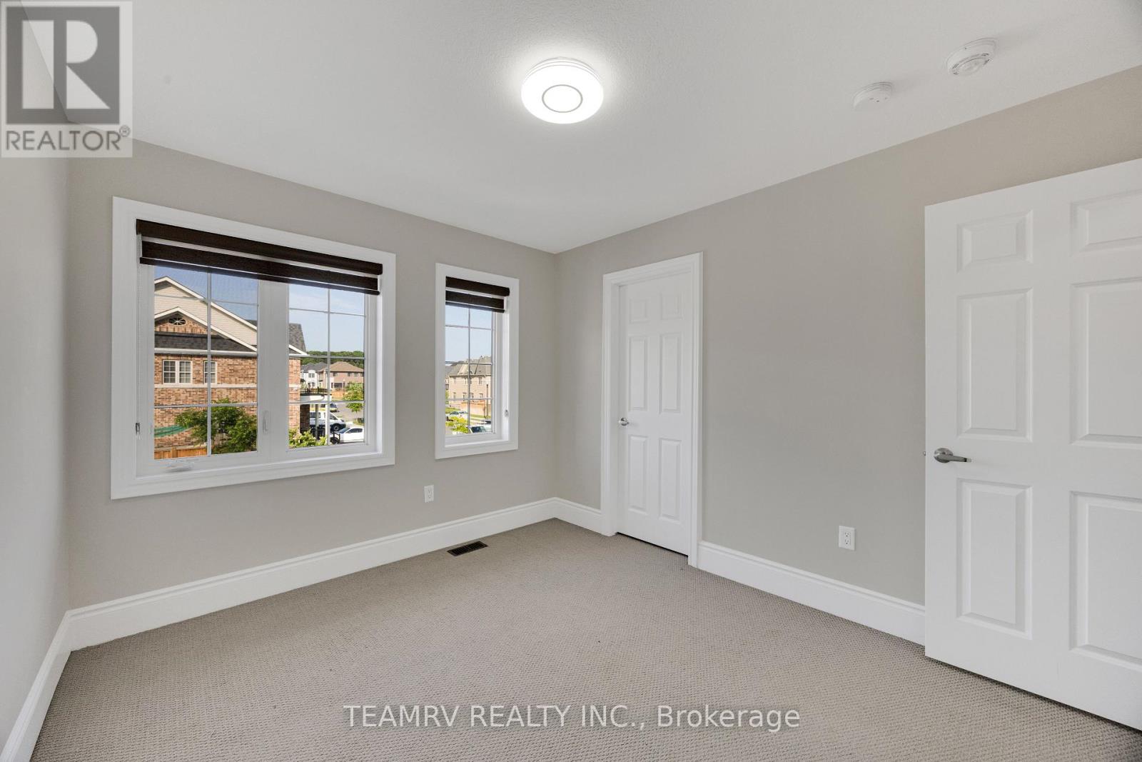 1161 UPPER THAMES DRIVE - 38