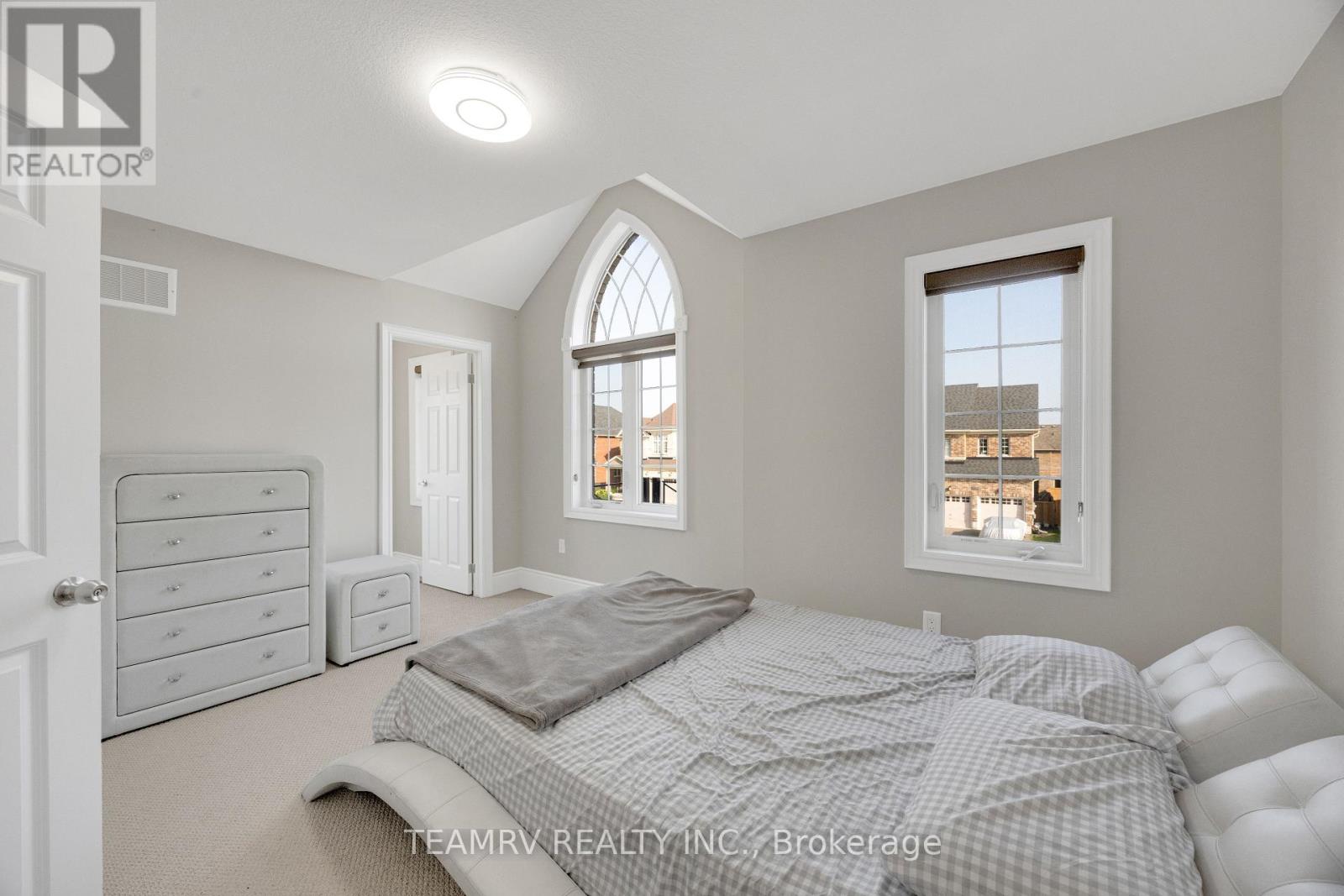 1161 UPPER THAMES DRIVE - 39