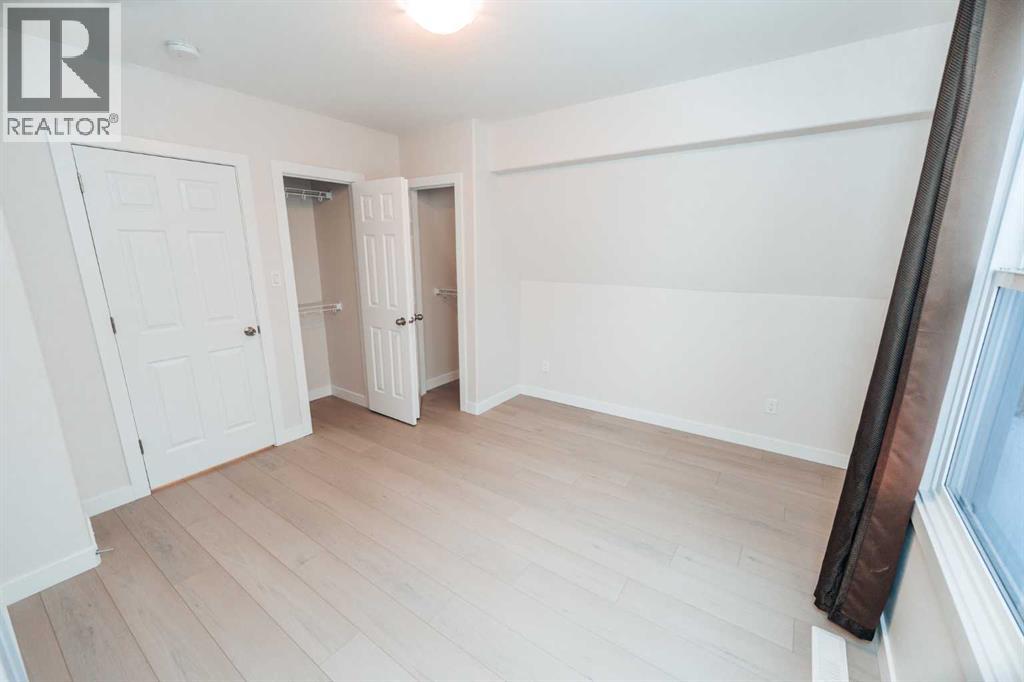 114 15 Street N - 27