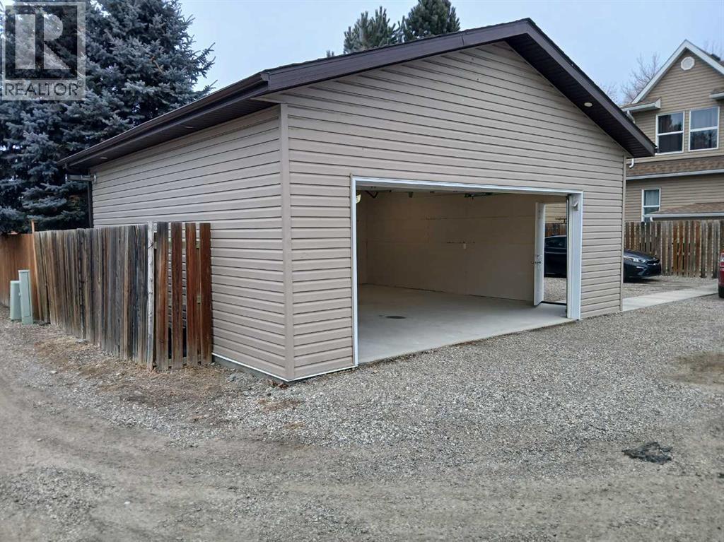 114 15 Street N - 12