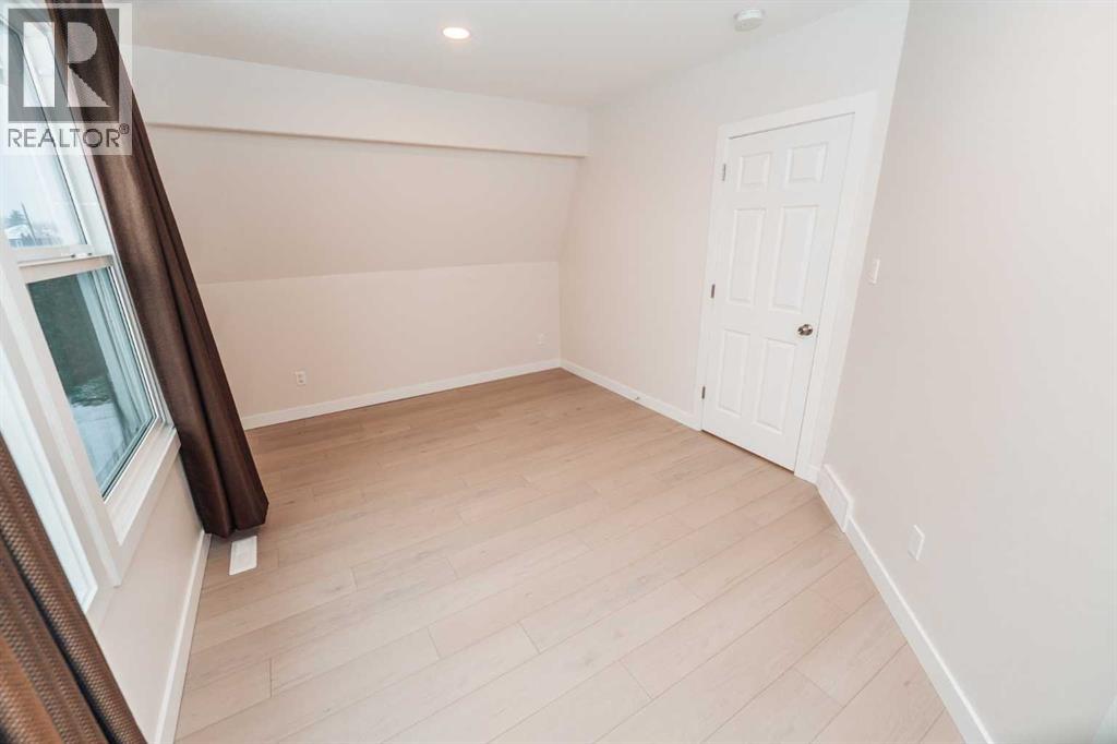 114 15 Street N - 32