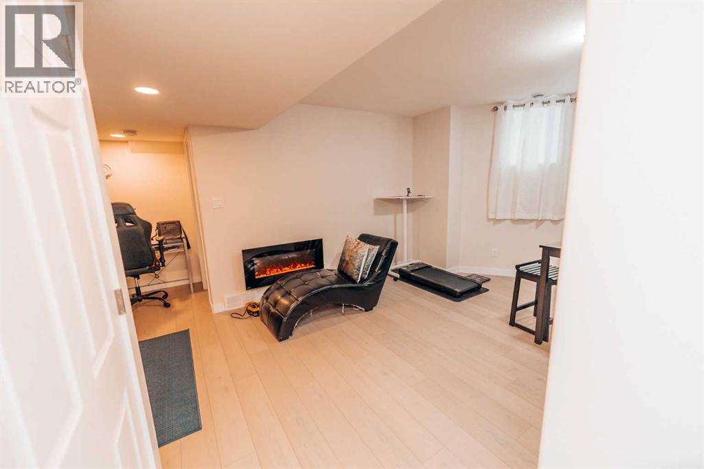 114 15 Street N - 35