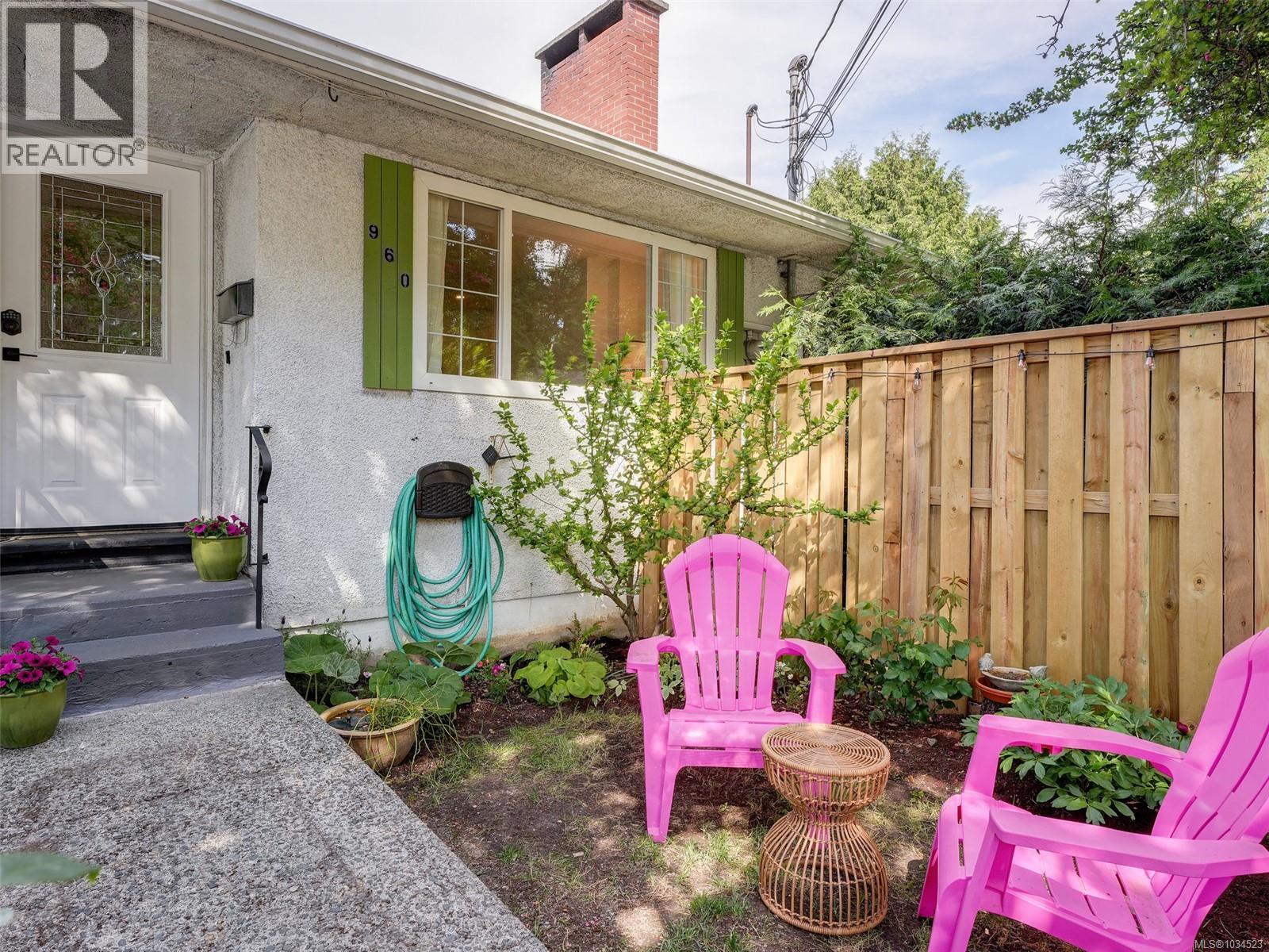960 Selkirk Ave, Esquimalt — photo 3