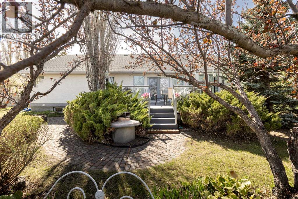 5949 45 Street Crescent - 45