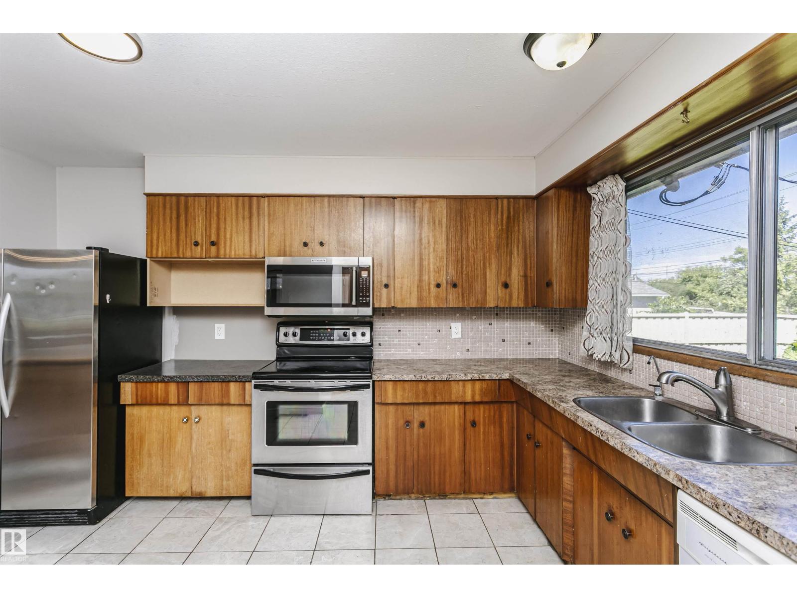11440 44A AV NW - 12