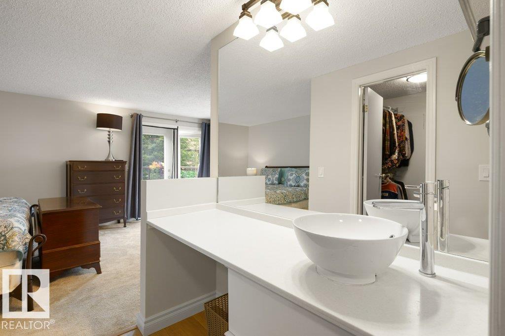 119 GRANDIN WOODS ES — photo 41