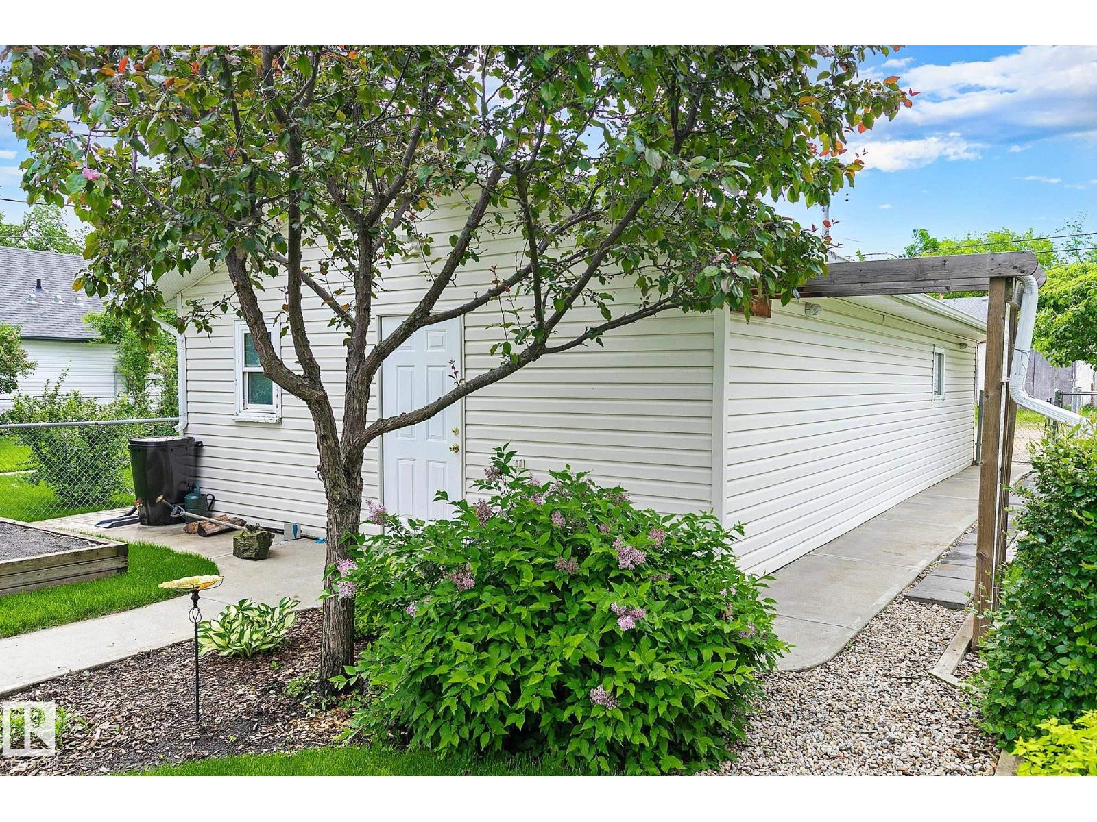 31 RIVER DR - 35