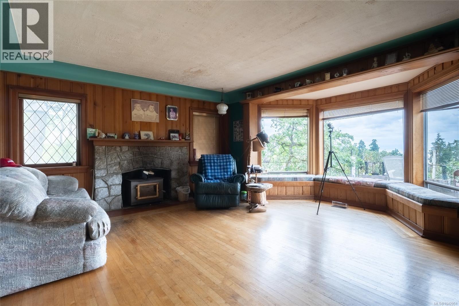 540 View Royal Ave - 13