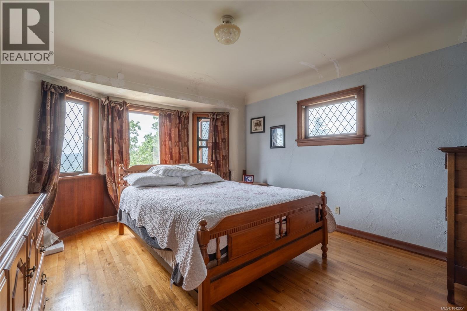 540 View Royal Ave - 16