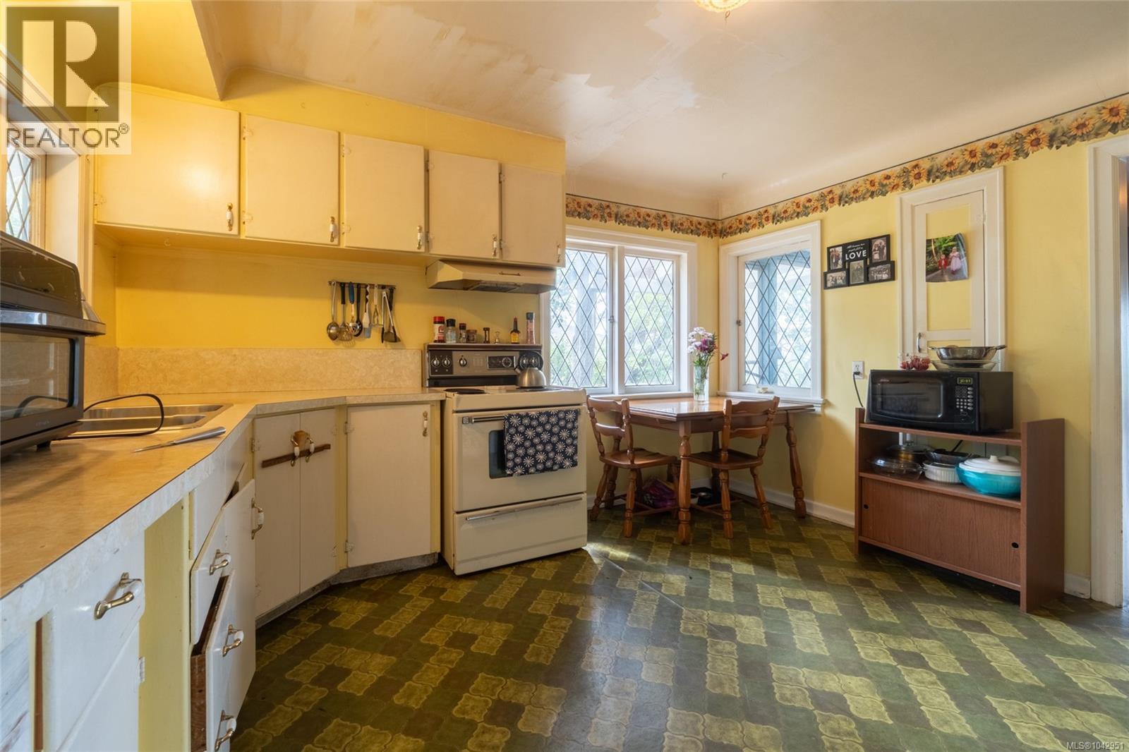 540 View Royal Ave - 17