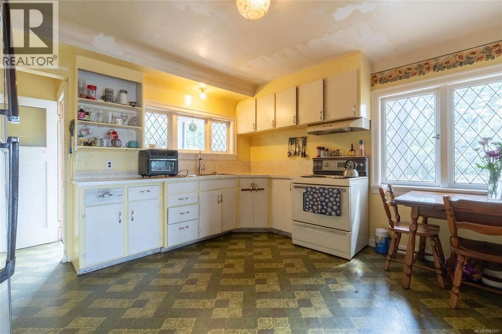 540 View Royal Ave - 18