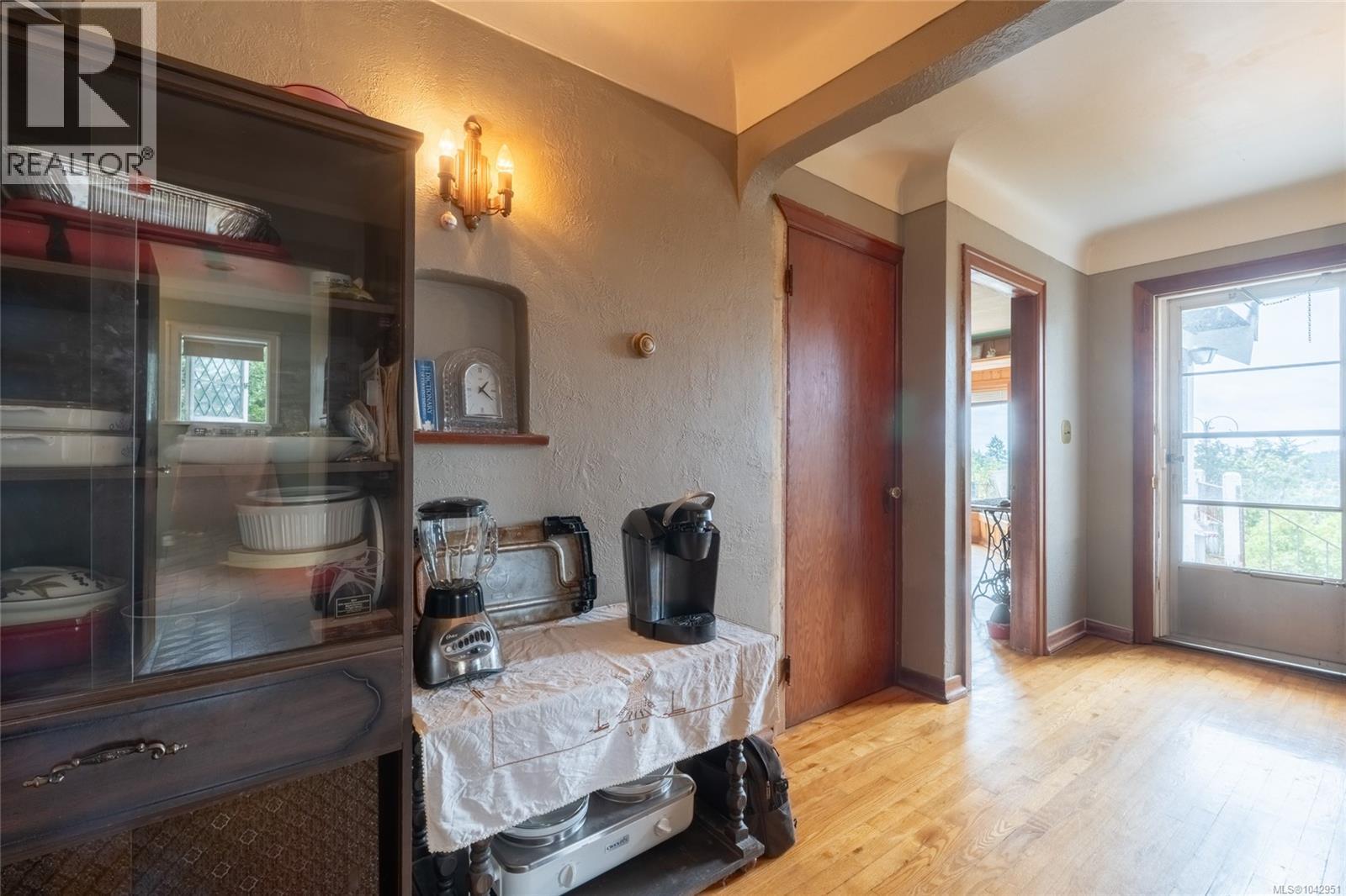 540 View Royal Ave - 20